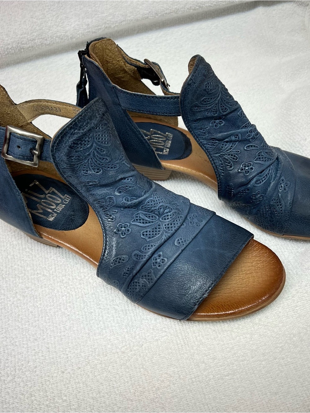 Miz Mooz New York City Blue Leather Lace Back Zip Sandals Sz 39 8.5 to 9